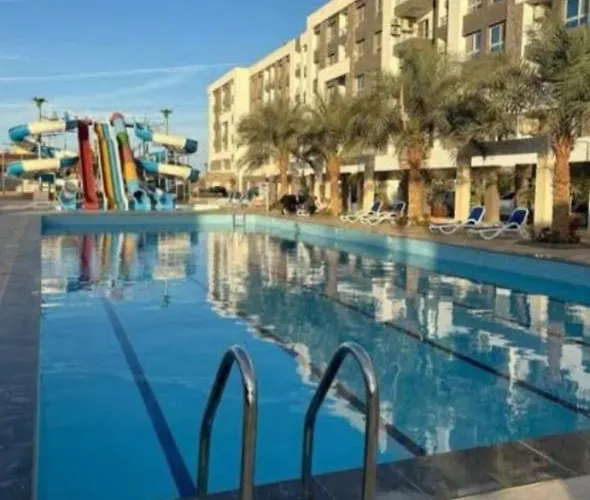فنادير باي *